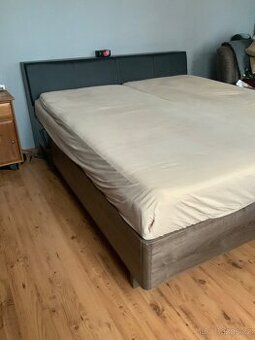 Manželská postel s uložným prostorem