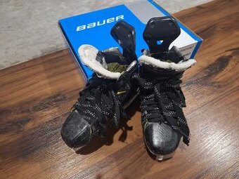 Hokejové brusle Bauer 3.5