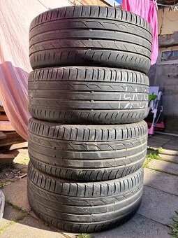 225/40R18 letní