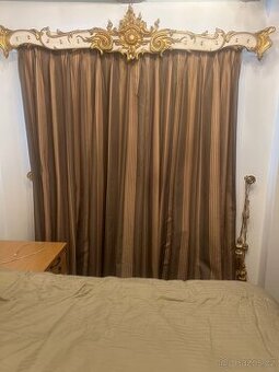 BAROKNÍ KONSOLE SE ZÁCLONOU 180 x 200 cm