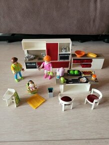 Playmobil sada  kuchyň, vybavení a rodina s miminkem