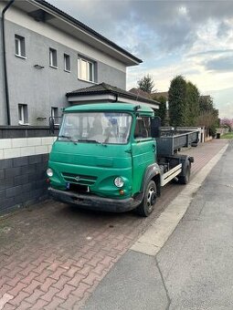 Avia A75 hákový nosič kontejnerů