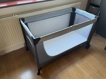 Detská prenosná postýlka s vyvýseným spaním plus matrace (ko