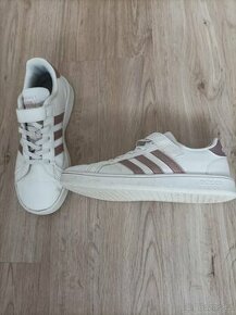 Dívčí boty Adidas vel.35