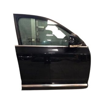 Pravé přední dveře černá metalíza LC9Z VW Touareg 7L FL 2010
