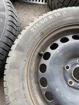 Zimní pneu 215/60R16 2xpirelli 2xcontinentalna plech diskách
