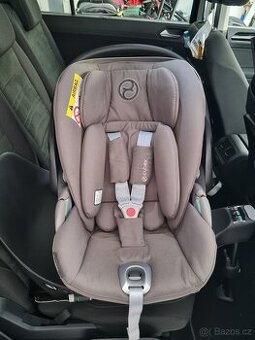 Autosedačka Cybex s otočnou základnou