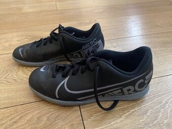 Sálovky Nike vel.36,5