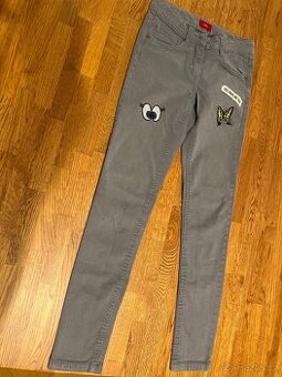 Šedé dívčí rifle