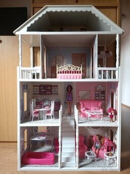 Dřevěný domeček pro panenky Barbie