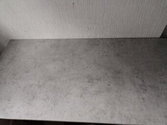 Elektricky stavitelný pracovní stůl, kancelářská židle