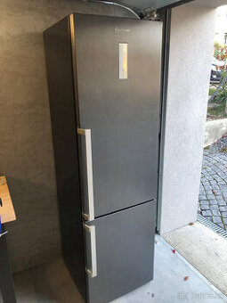 Lednička-stáří 3 roky