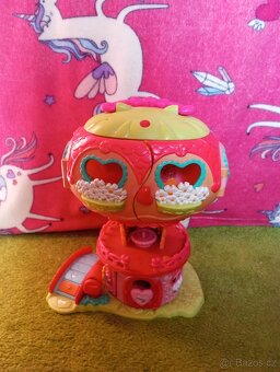 Hračky a doplňky pro panenky