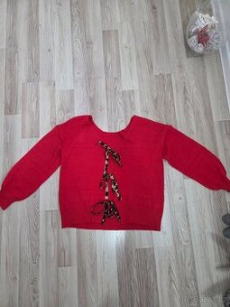 Krásný červený svetr vel.L