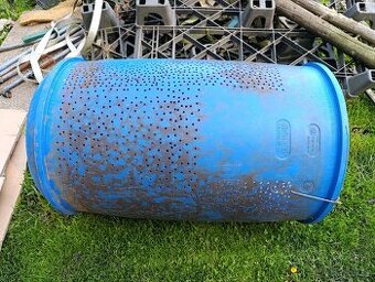 200 l plastový sud děrovaný