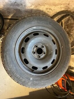 Prodám komplet plechové disky + pneu Barum 195x65 R15