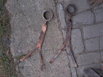 Závěsy pro dřevěná vrata