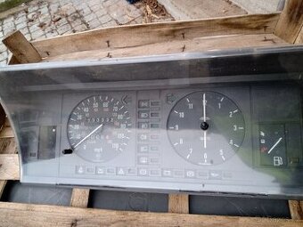 Přístrojová deska Škoda Favorit Anglie mph míle