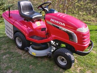 Zahradní traktor Honda HF 2417