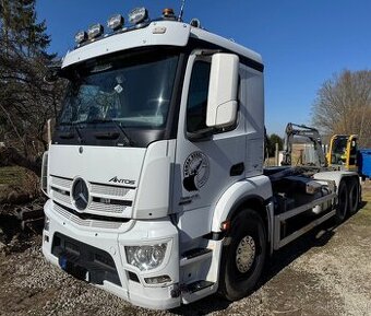 Mercedes Benz Antos kontejner