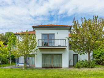 Exkluzivní vila 5+1, 348 m², bazén, sauna, pozemek 996 m², S