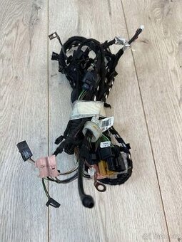 5E9 971 147 A.Svazek elektro pátých dveří