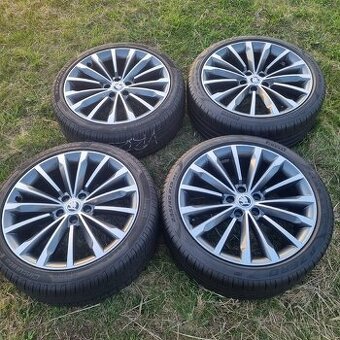 Alu kola Trinity Phoenix R19 Antracit Superb Passat B8