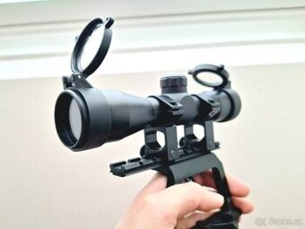 Kompaktní Scope 4x32 s ochrannými sklíčky proti kuličkám