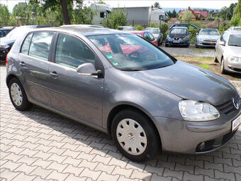 Volkswagen Golf 1,4 i TREND-HNED ODJÍŽDÍTE
