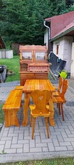 Dřevěný stůl, židle, komoda z masivu