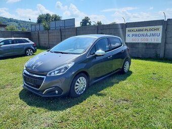 Peugeot 208 1.2 81 KW Panorama,kamera,serviska