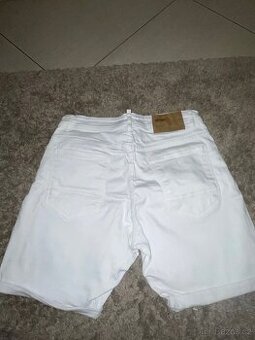 Zara dzinove kratasy