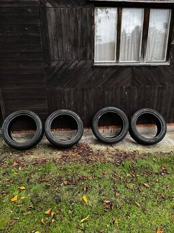 Prodám zimní pneu Barum 215/50r18