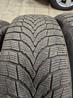 235/60R18 Zimní Nexen