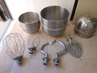 Univerzální hnětací robot ALBA HOŘOVICE RE22 + příšlušenství