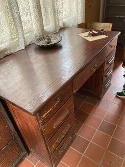 Starý kancelářský psací stůl