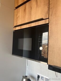 Vestavná mikrovlnka AEG