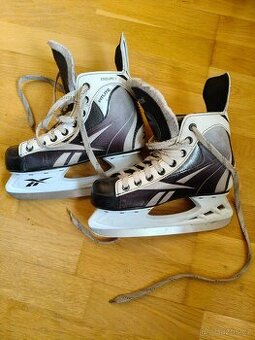 Hokejové brusle vel. 36
