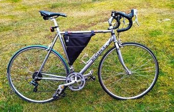 Silniční kolo s rámem Fort z Cr-Mo oceli Sanco