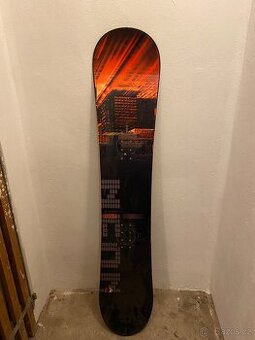 Snowboard velikost 150 cm