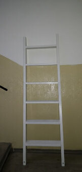 Schůdky ze dřeva o 6 příčkách