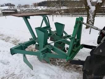 Sazeč na brambory za malotraktor