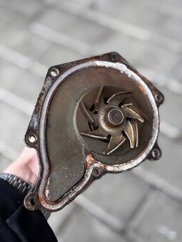 Originální vodní pumpa pro Audi Q7 4L 3.0tdi BUG