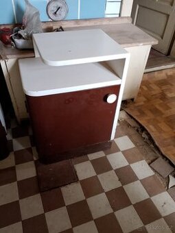 Noční retro stolky.