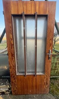 Vchodové dveře dřevěné pravé