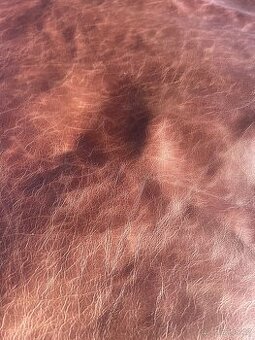 Hov. kůže hnědá pro čalounění celý kus 2 x 2,1 m