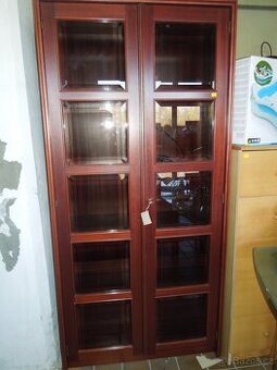 prosklený skleník mahagon