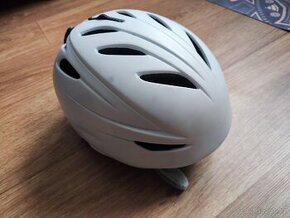 Lyžařská helma Giro G10