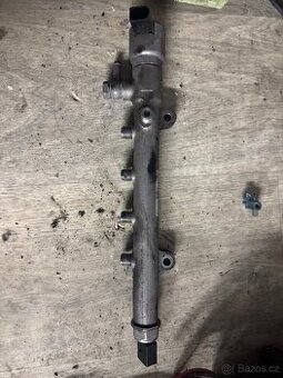 Palivová rail lišta Mercedes 2.2 CDI om651 Delphi