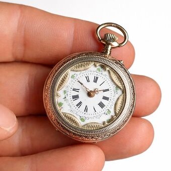 Staré stříbrné hodinky na opravu, krásné